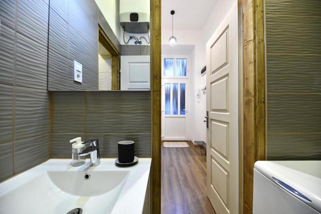 בודפשט Cute Gallery Apartment Close To The Basilica, Queen מראה חיצוני תמונה